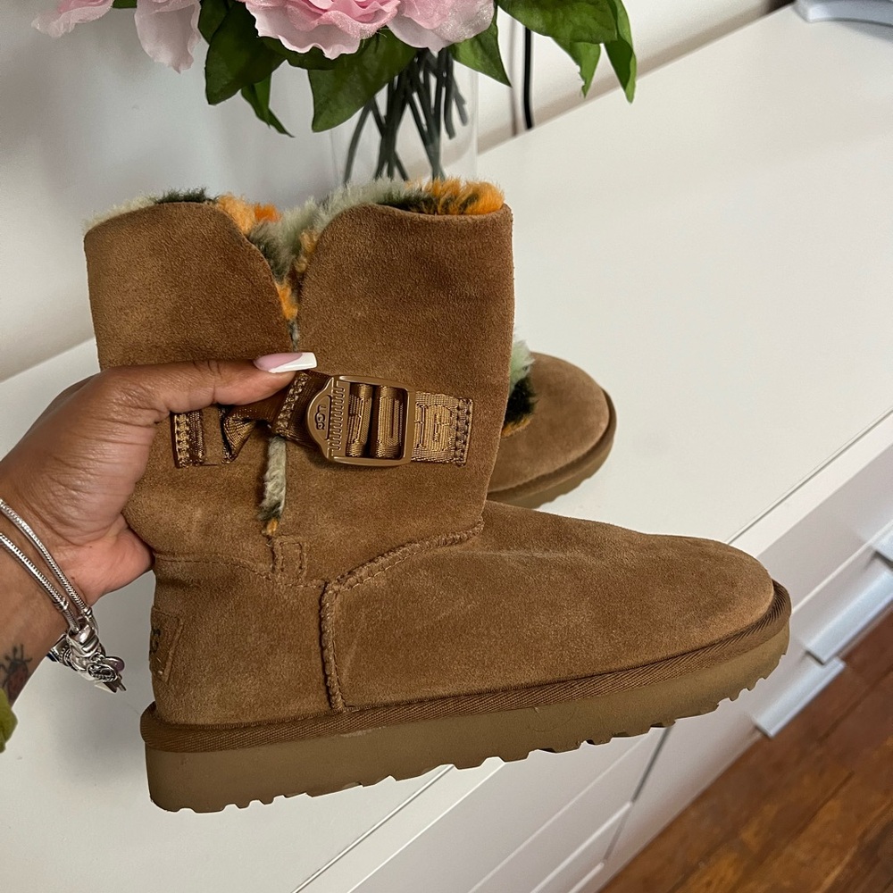 UGGS